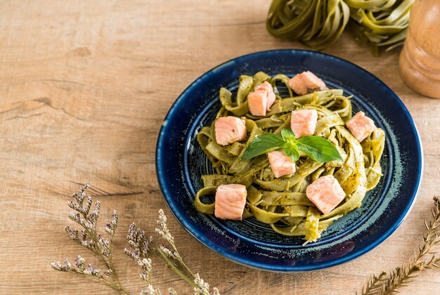 spinach fettuccine with salmon