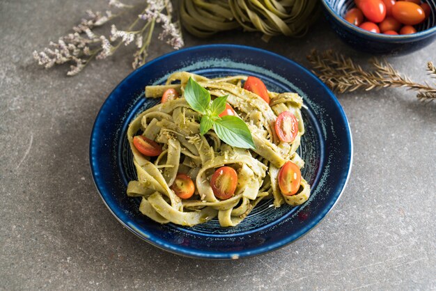 spinach fettuccine with tomatoes