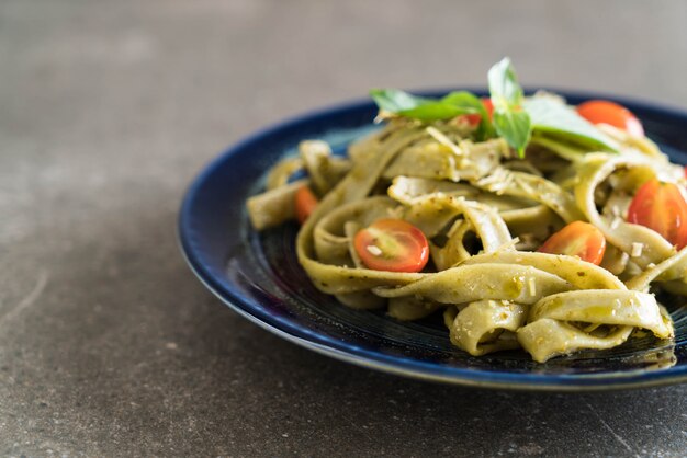 spinach fettuccine with tomatoes