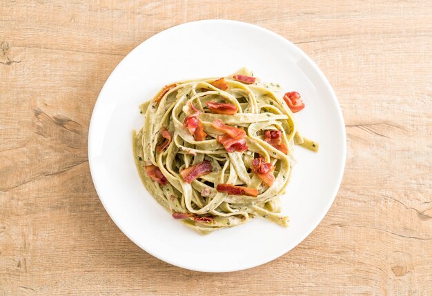 spinach fettuccini pasta with bacon