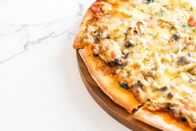  spinach and mushroom pizza