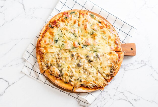  spinach and mushroom pizza