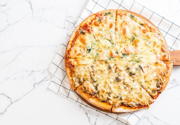  spinach and mushroom pizza