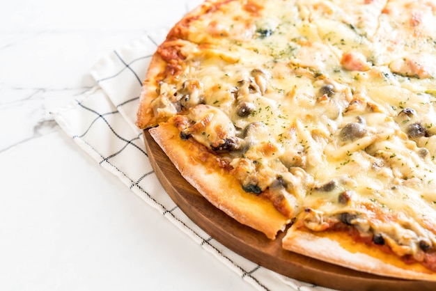  spinach and mushroom pizza