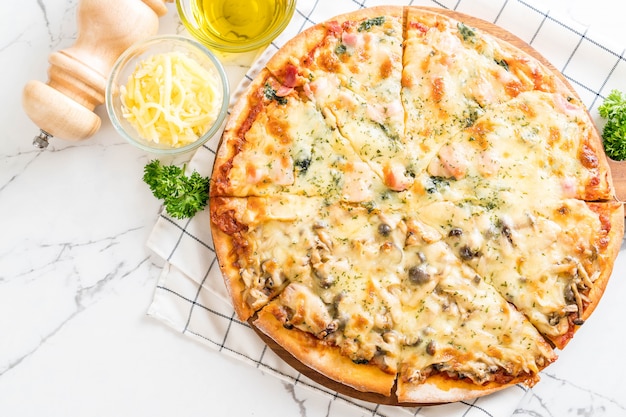  spinach and mushroom pizza