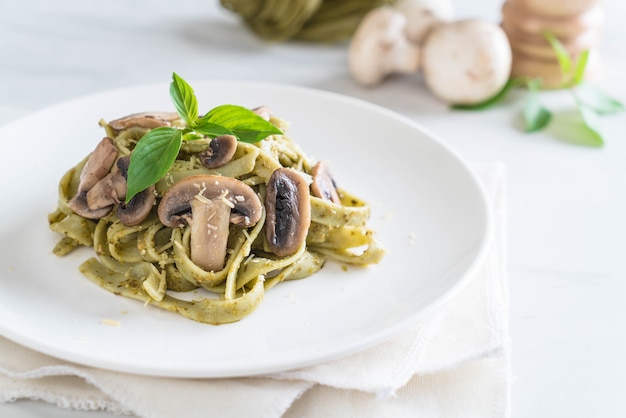 spinazie fettuccine met champignons