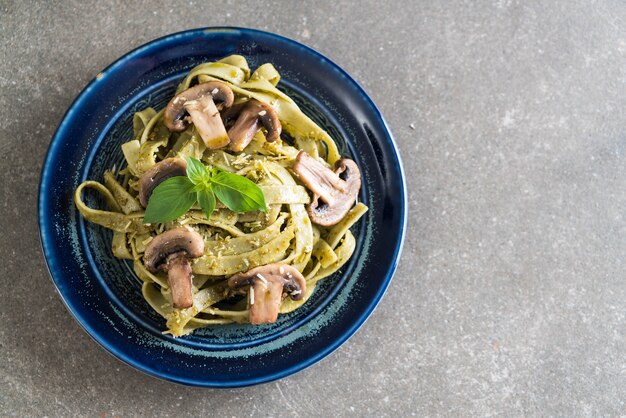 spinazie fettuccine met champignons