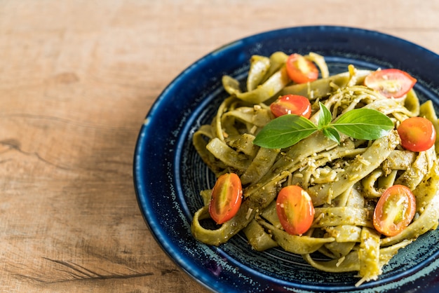 spinazie fettuccine met tomaten