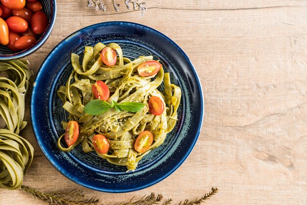 spinazie fettuccine met tomaten