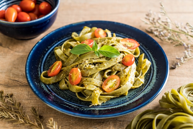 spinazie fettuccine met tomaten