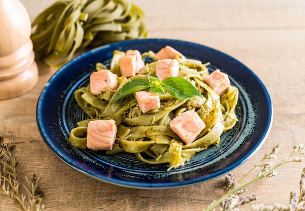 spinazie fettuccine met zalm