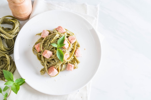 spinazie fettuccine met zalm