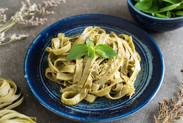 spinazie fettuccine op plaat