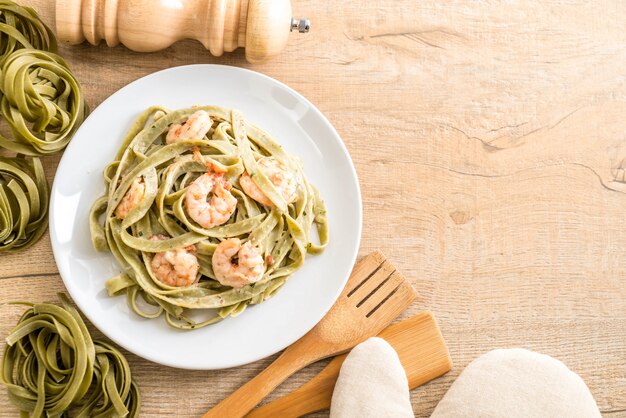 spinazie fettuccini pasta met garnalen