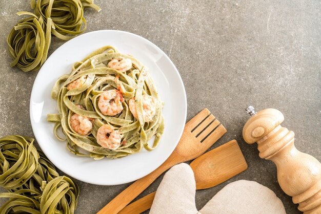 spinazie fettuccini pasta met garnalen