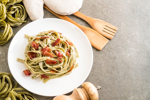 spinazie fettuccini pasta met spek