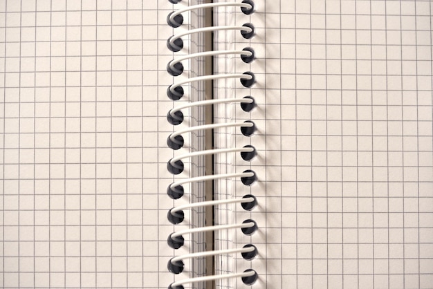 Spiraal notebook geruit close-up.