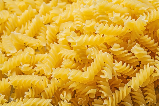 Spiraal rauw pasta achtergrond eten en drinken concept