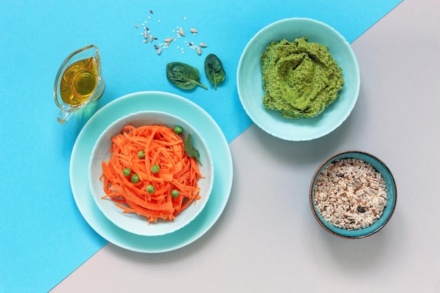 Spiraalvormige verse wortelspaghetti met zaden en pesto - Vegetarisch, Dieetvoeding, Groentesalade