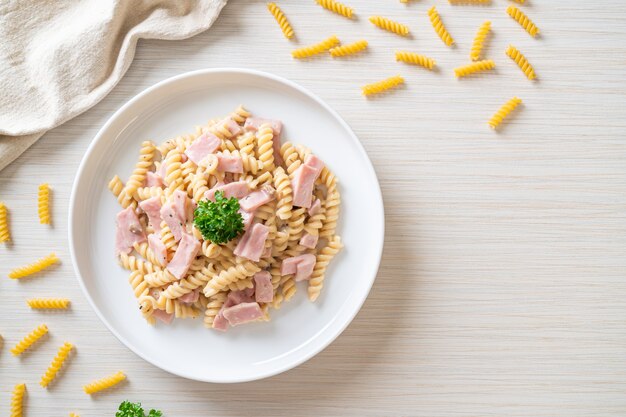 spirali of spirali pasta champignons roomsaus met ham - Italian food style food