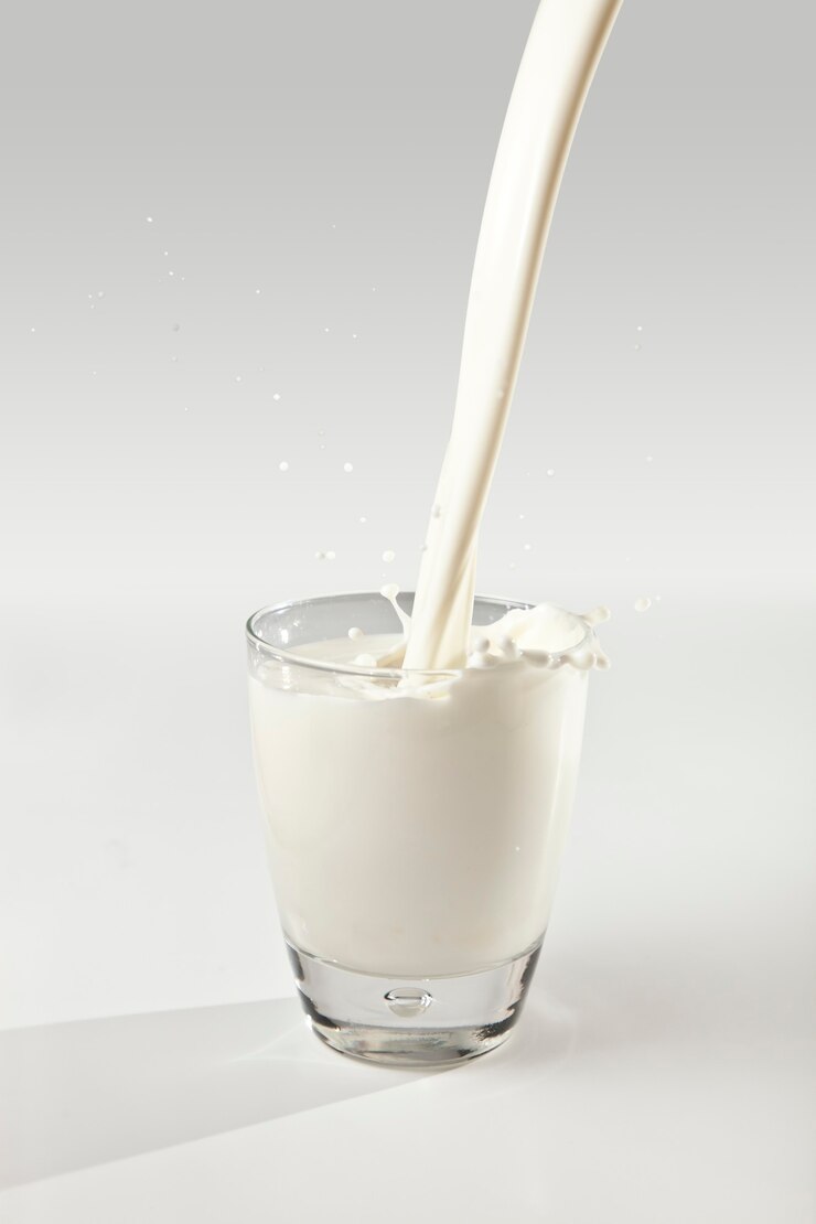 ガラスの牛乳のスプラッシュ。