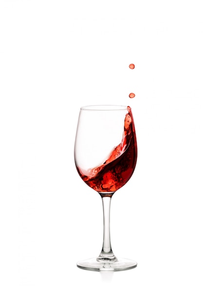 Photo splash of red wine in glass