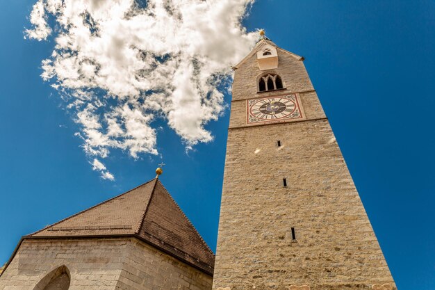 Photo the splendid medieval towers of the city of brixen