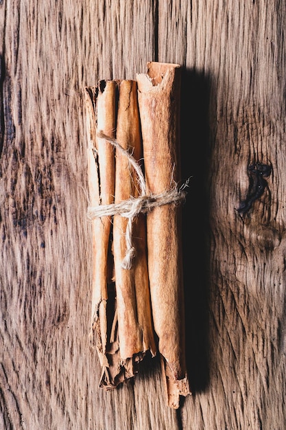 Splinters powder and essence of cinnamon on the old table