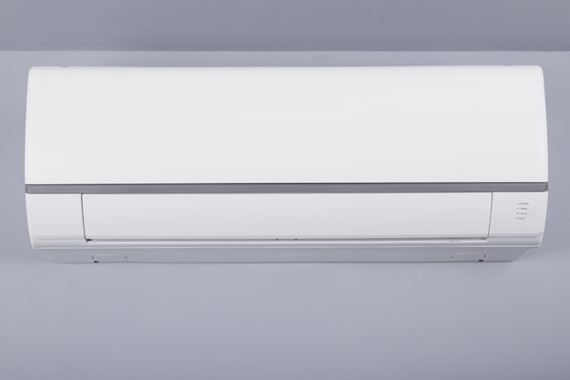 Split airconditioner op een muur