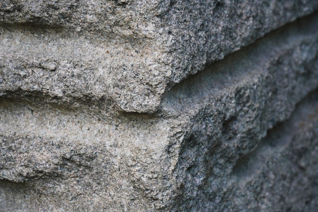 쪼개진 화강암 볼더 암석 드릴링 구멍으로 쪼개고 쐐기 입력 건축 산업 석조에 사용