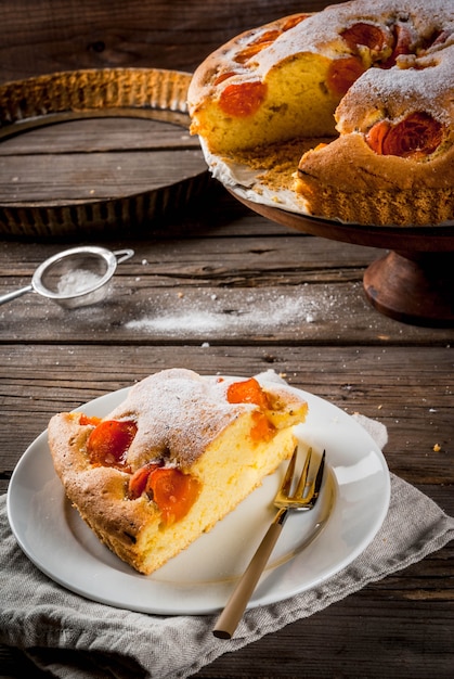 Sponge cake with apricots