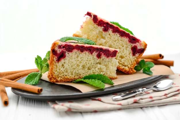 Sponge cake with cherries and cinnamon