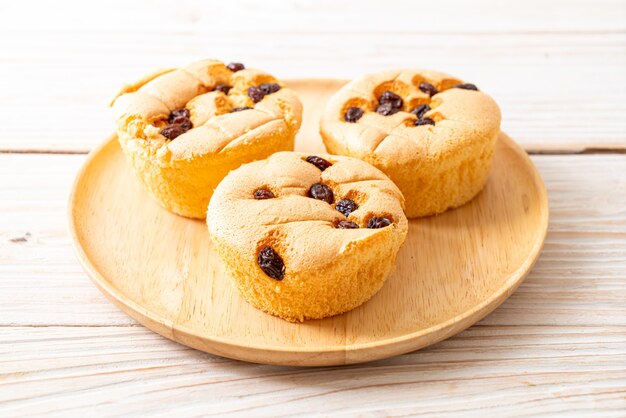 sponge cup cake with raisin