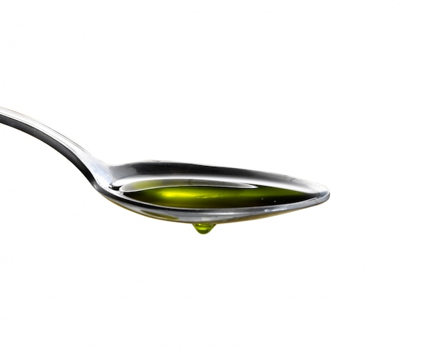 Foto cucchiaio con olio extra vergine di oliva isolato