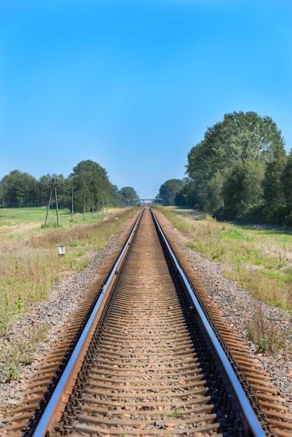 Spoorbanen die zich uitstrekken tot in de verte