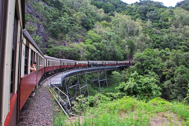 Spoorweg in de bergen van Kuranda, Cairns, Australië
