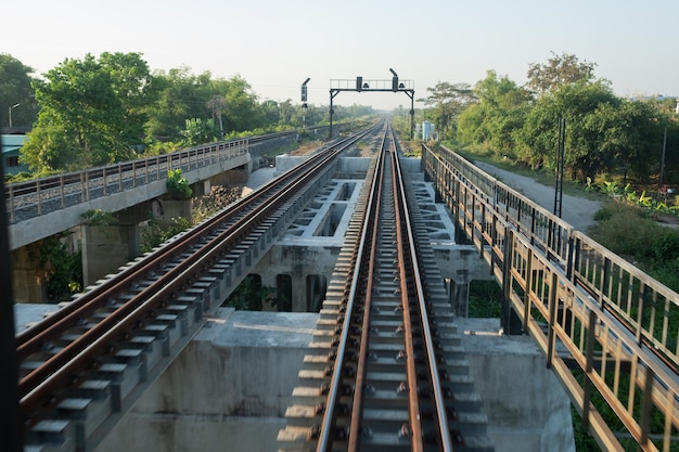 Spoorwegen reizen met de trein