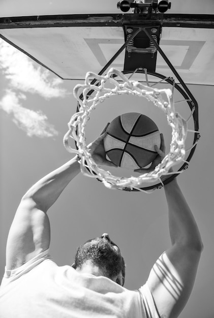 Photo sport and hobby dunk in basket slam dunk in motion summer activity