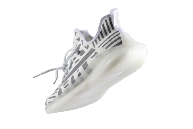 Foto scarpe sportive sneaker in tessuto bianco con strisce riflettenti grigie