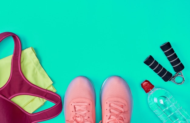 Sport textiel schoenen en andere items voor fitness achtergrond