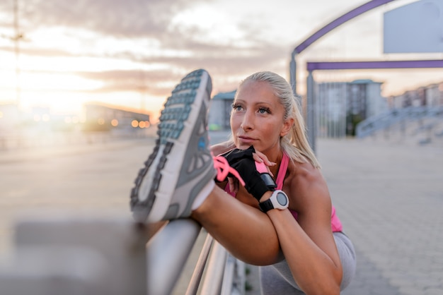 Sportieve jonge vrouw.