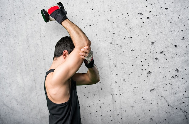 Sportman doing weightlifting