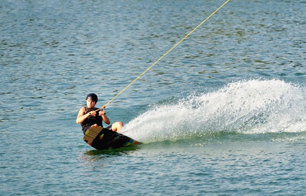 Sportman op wakeboard