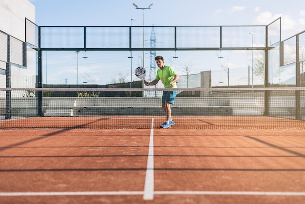 Sportman padelspel spelen