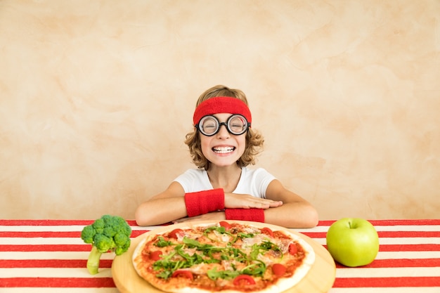 Photo sportrsman nerd child eating superfood