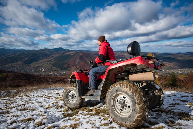 Photo sports atv quad bike with rider at slope