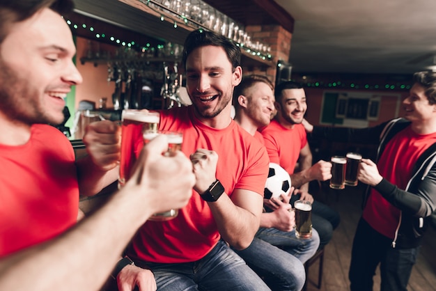 Sports fans celebrating and drinking beer.