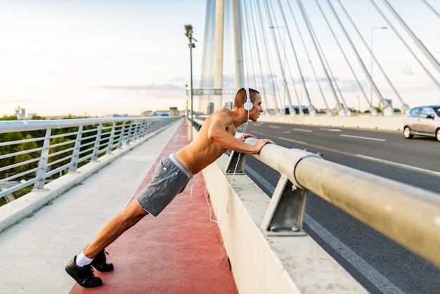 Sports practitioner on the bridge