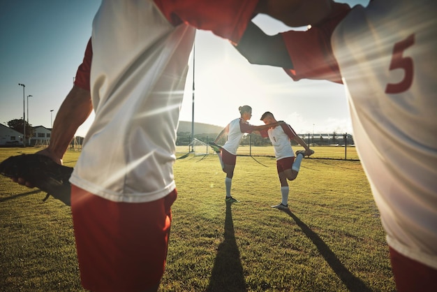 Photo sports soccer and team of friends stretching before a game of football for health fitness or sports men warm up exercise workout and start training with men group outdoor field for cardio workout