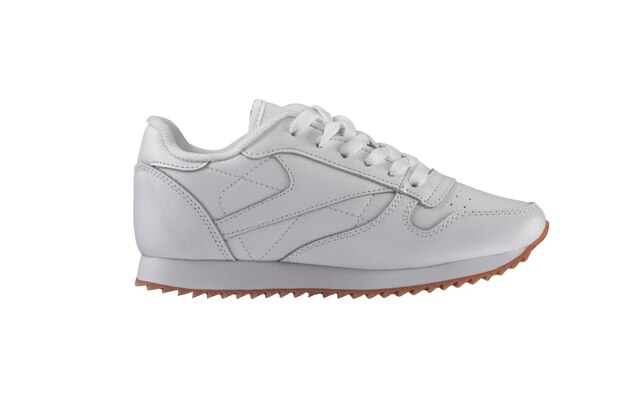 Sportschoenen Witte sneaker op een witte achtergrond